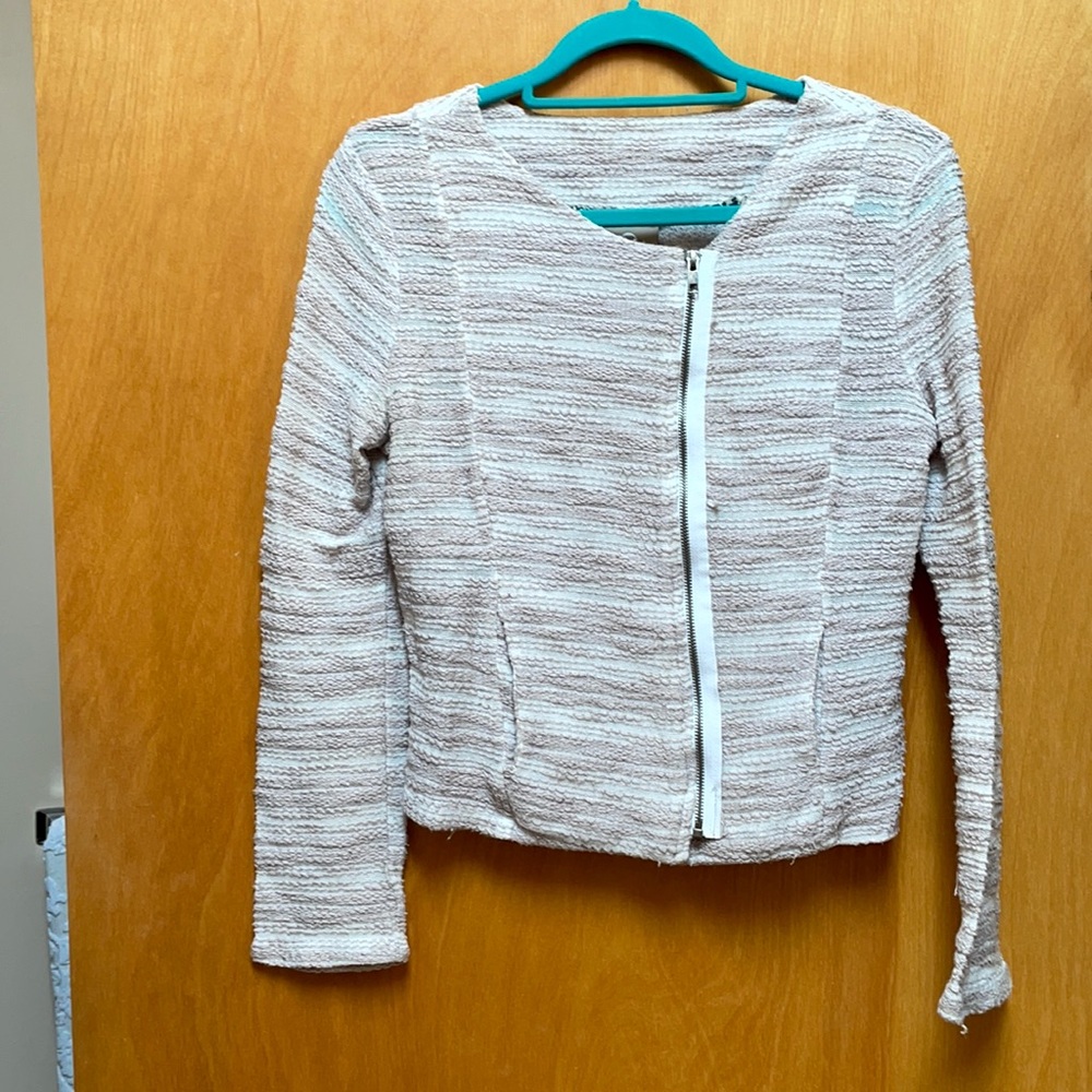 ✨ Grey sweater/blazer from Anthropologie, size small ✨